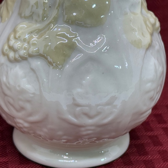 Ivory & Yellow Bud Vase with Grapevine Pattern Irish Porcelain Beleek Ireland - Picture 7 of 8